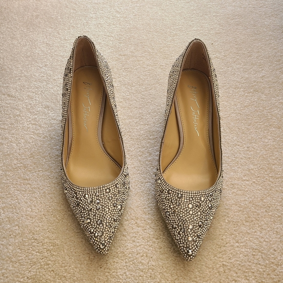 NIB SOLD OUT GORGEOUS Betsey Johnson Averi Rhinestone Pumps sz 6.5 - Picture 4 of 16